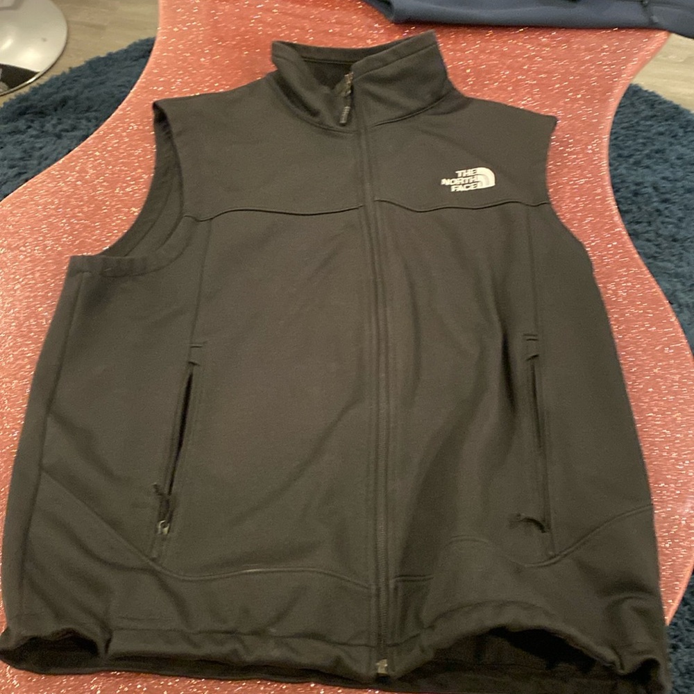 Men’s Northface vest